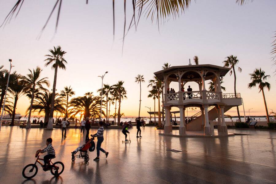 Malecon at La Paz Mexico / Vacation Rentals by Porto Vacanze / Luxury stay in La Paz